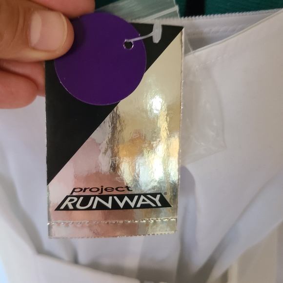 White dress - Picture 8 of 8